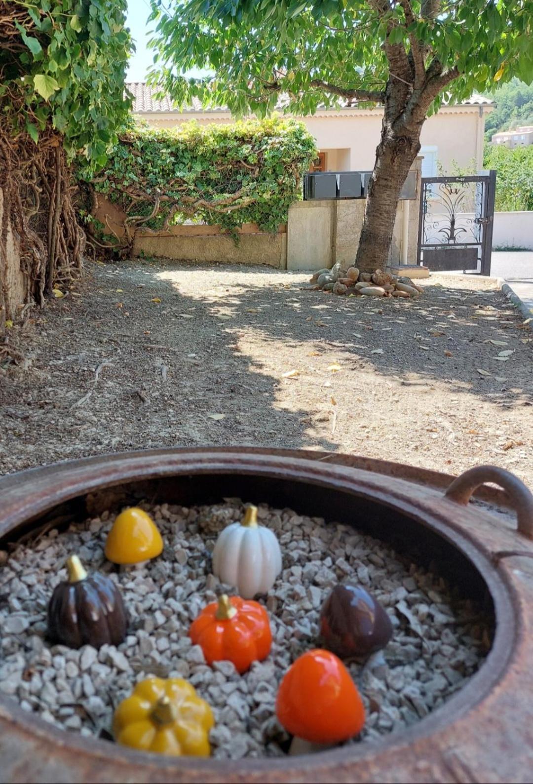 Souvenirs De Provence, Charmant Appartement Neuf 3 Etoiles ديني-ليه-بان المظهر الخارجي الصورة