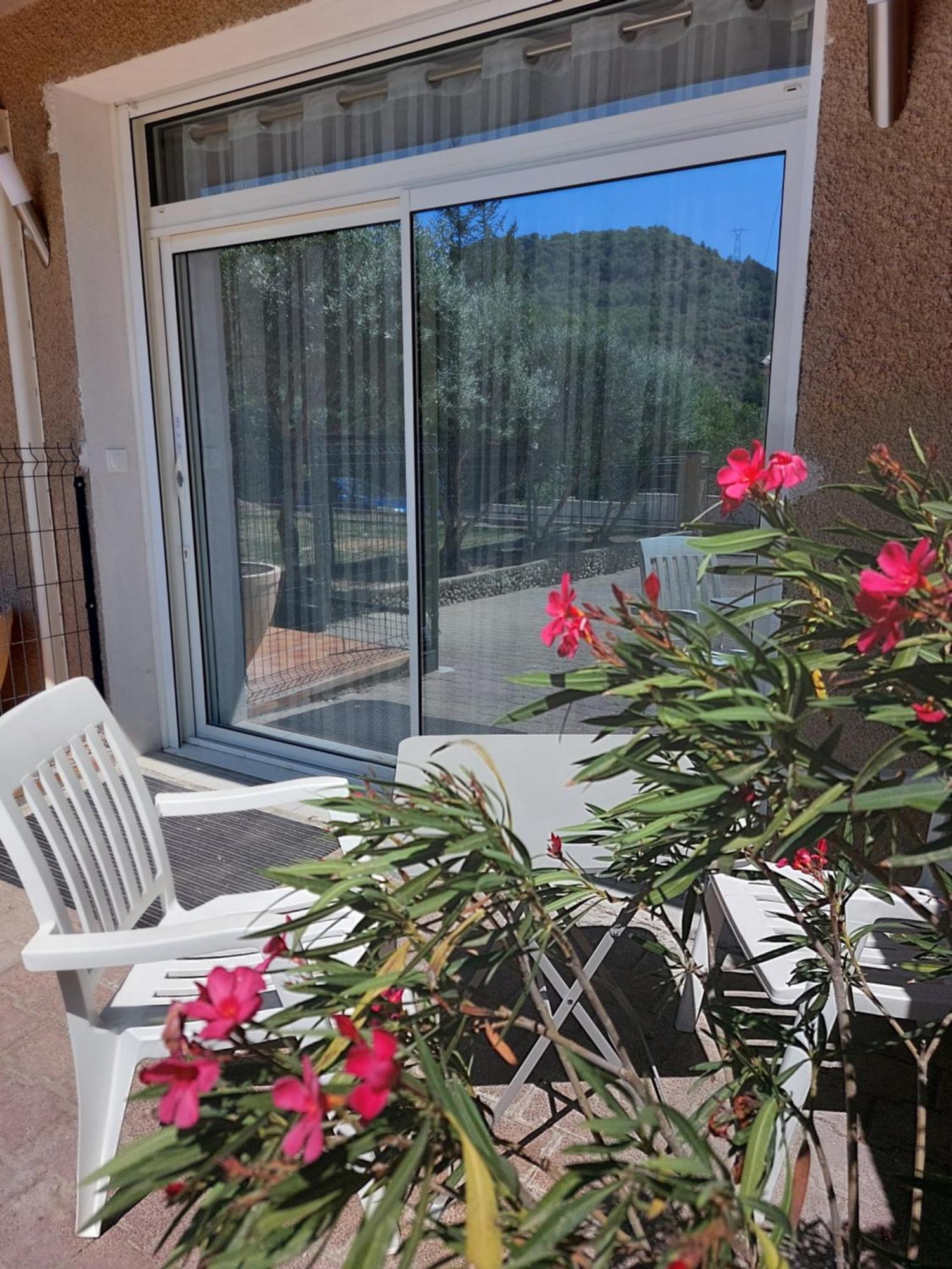 Souvenirs De Provence, Charmant Appartement Neuf 3 Etoiles ديني-ليه-بان المظهر الخارجي الصورة